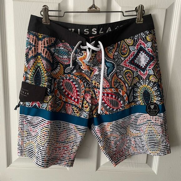 VISSLA Men's Vibrant Patterned Board Shorts W28 - Picture 1 of 3